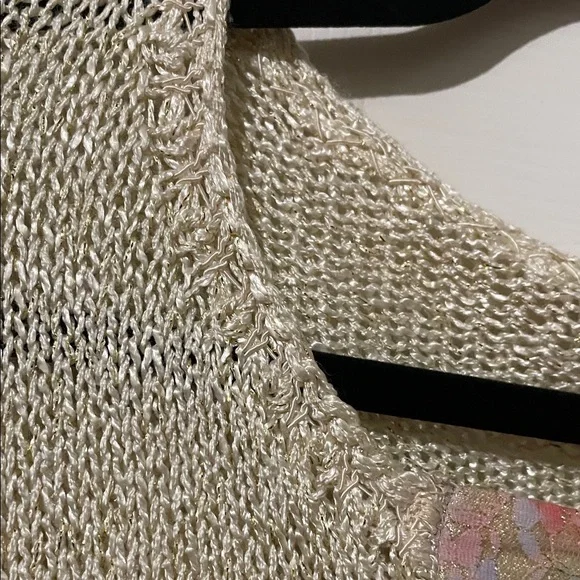 Chic Cream Cardigan with Floral Details - Picture 9 of 14